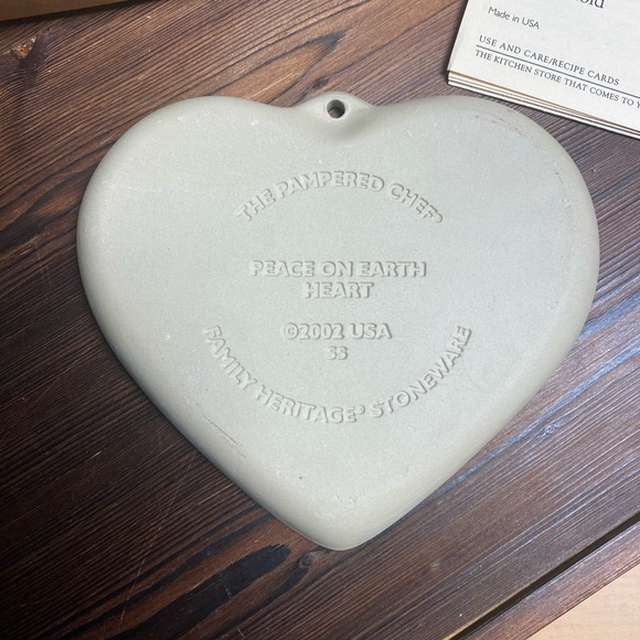 Pampered Chef Peace on Earth Heart Cookie Mold Stoneware 2926 - Picture 4 of 6